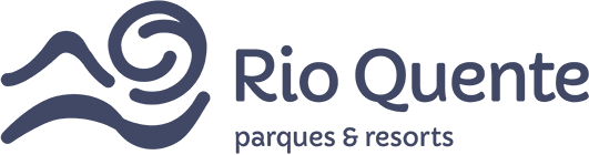 Logo for Rio Quente Parques & Resorts with abstract blue wavy lines and a spiral design on the left, with the company name and tagline in blue text on the right — ideal for promoting revenue management software solutions.